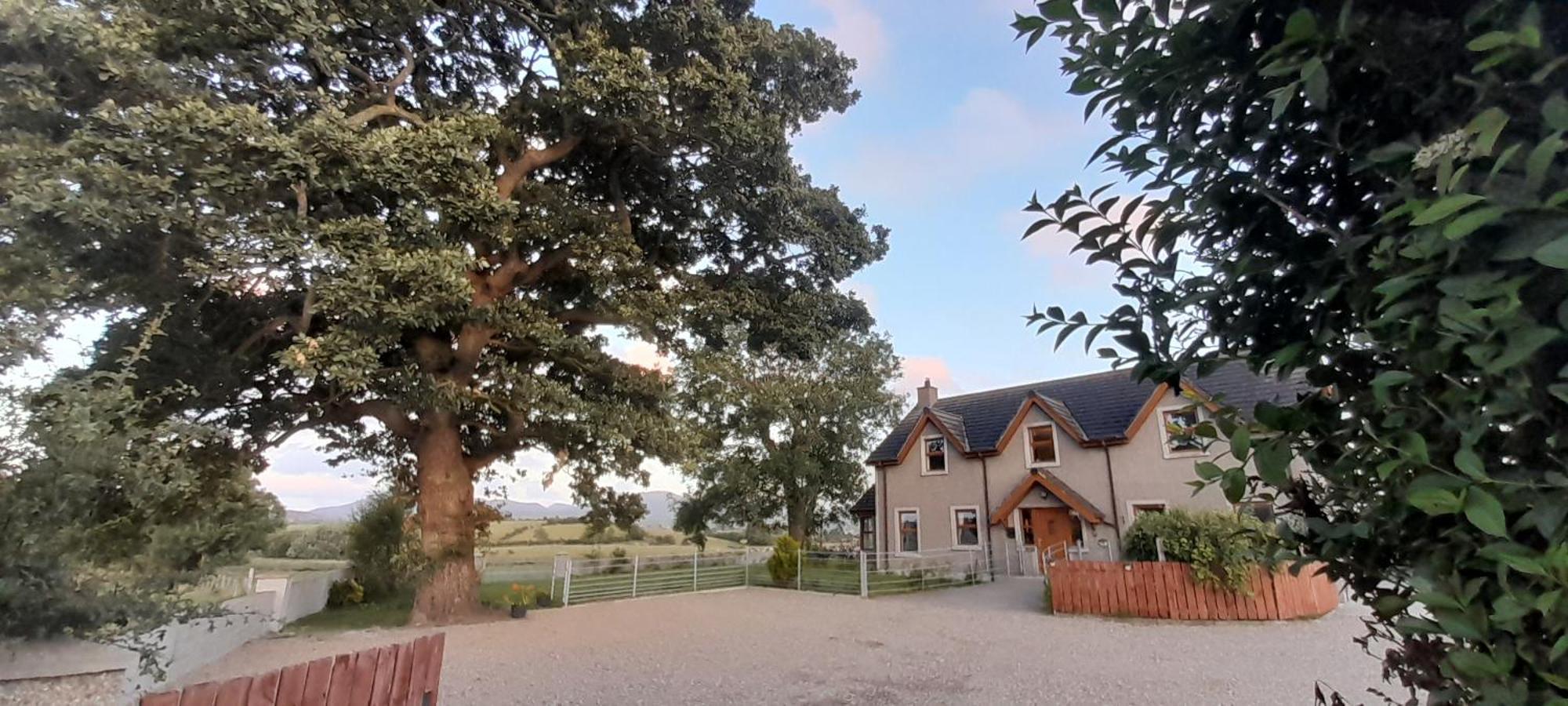 Oaktree Manor Villa Касълуелан Екстериор снимка