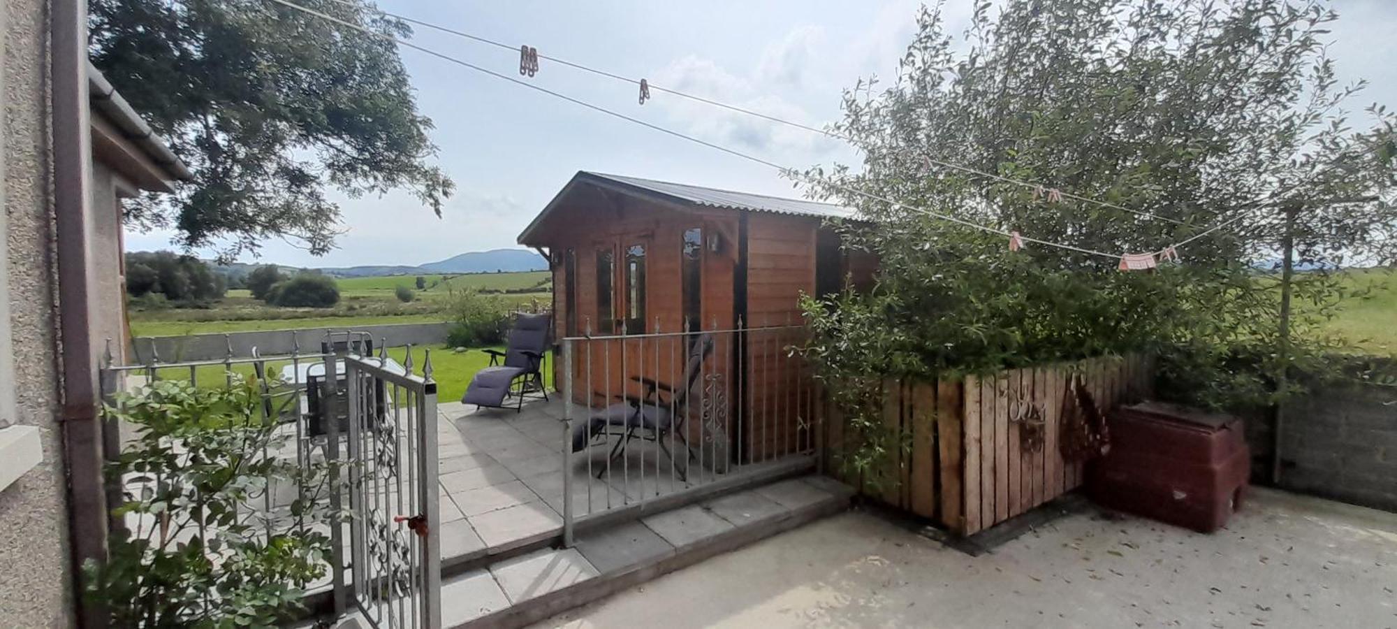 Oaktree Manor Villa Касълуелан Екстериор снимка