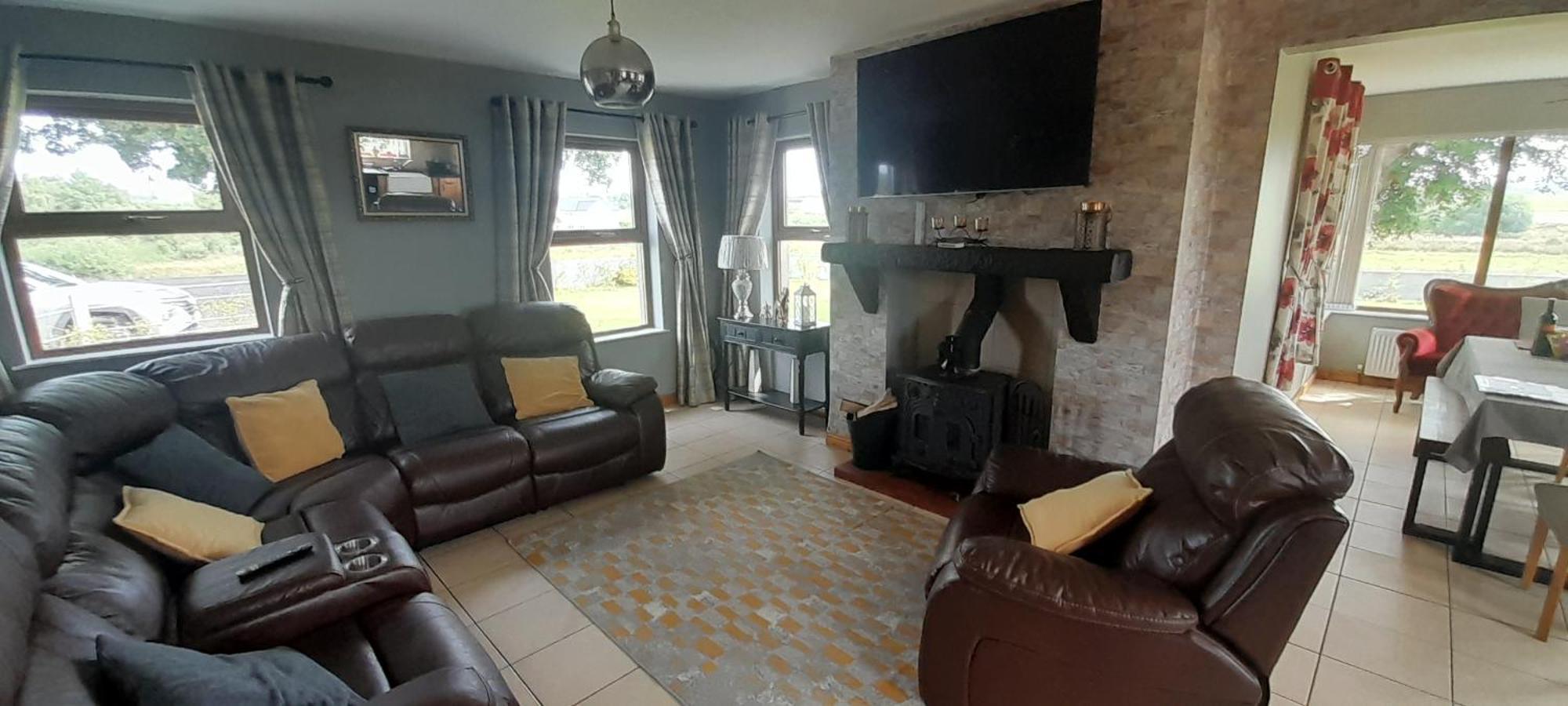 Oaktree Manor Villa Касълуелан Екстериор снимка